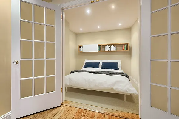 Rented by Keller Williams NYC | media 27