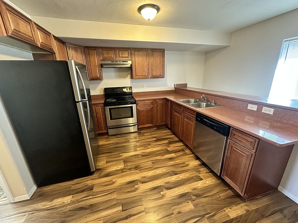 1st image of 6205 N Astor St #4