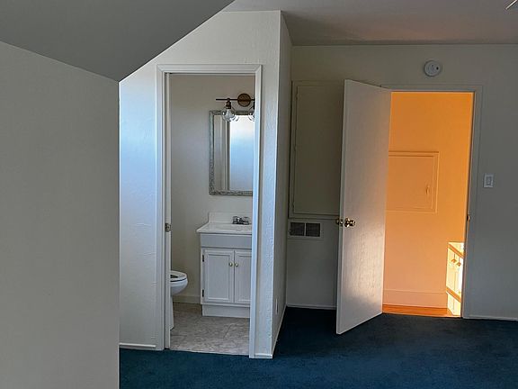 Upstairs 1/2 bath