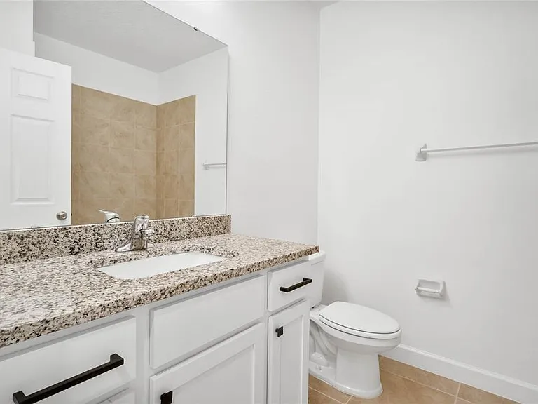 1308 Bond — Photo 14
