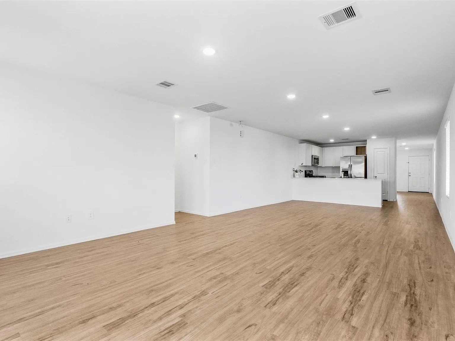 4 bed, 2.0 bath, 1631 sqft, $2,300 — Photo 4