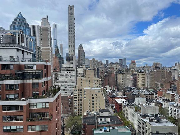 5th image of 200 E 61st St APT 19