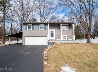 6 Red Coach Trl, Ballston Spa, NY 12020