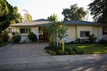 1st image of 704 Hillcrest Ave