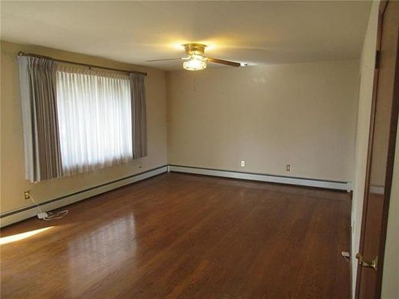2nd image of 382 Moorestown Dr