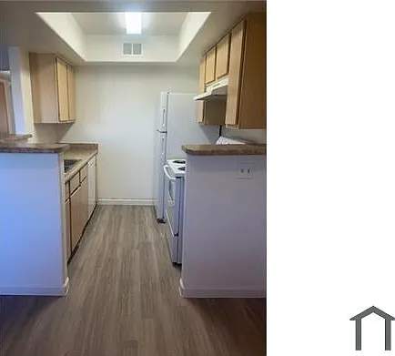 2902 E Fillmore St — Photo 2