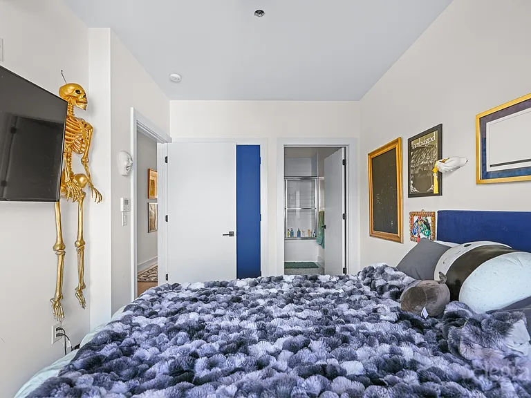 149 W 9th St #4 — Photo 9