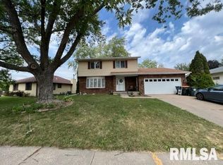 2516 E 35th Street Ct, Davenport, IA