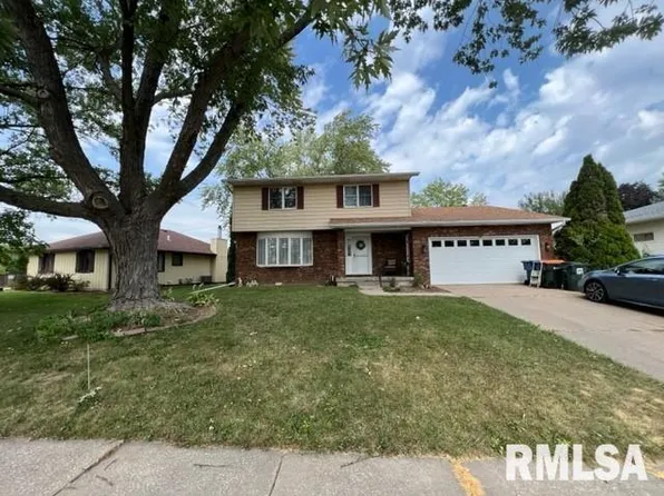 2516 E 35th Street Ct, Davenport, IA 52807