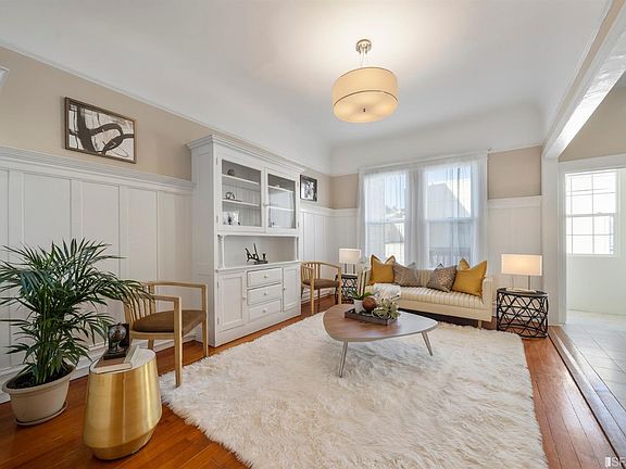 4th image of 228 Lexington St