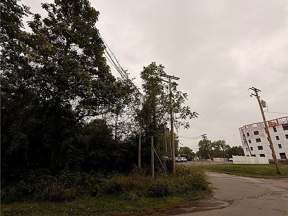 3rd image of W 25th St