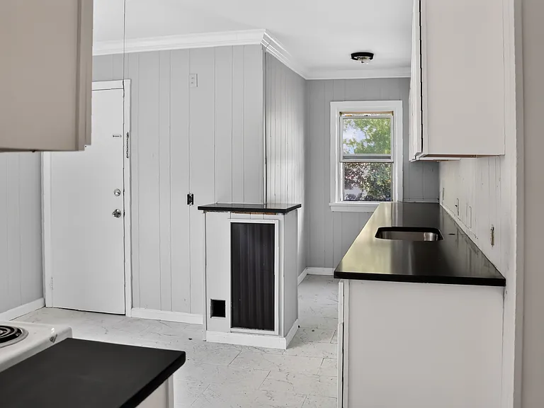 25-27 Woodlawn St #2 — Photo 12