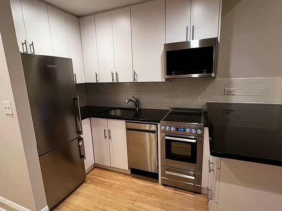 3rd image of 370 E 69th St #1F