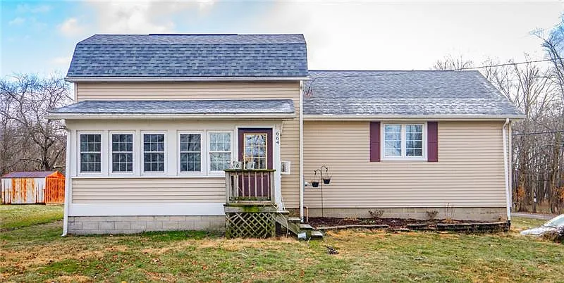 664 N Liberty Rd photo 1