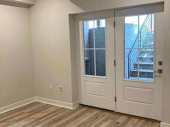 5th image of 2549 N Front St Unit 1
