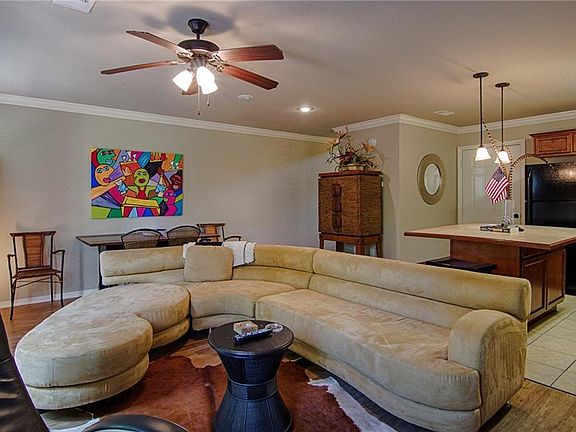 5th image of 1528 N Garland Ave