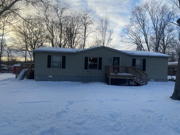 9255 Campbell St, Benton, IL 62812