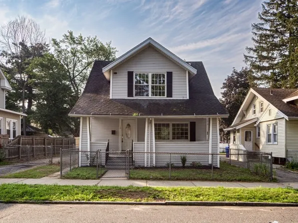 101 Phoenix Ter, Springfield, MA 01104