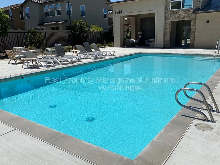 2534 Mustang Dr — Photo 3