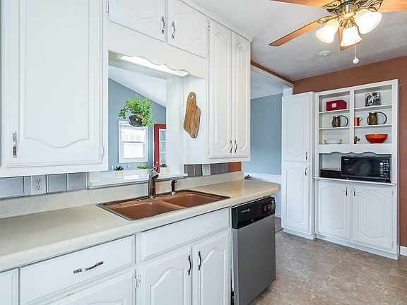 3rd image of 2327 W Lombard St