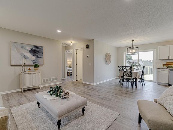 4th image of 430 Wagon Wheel Cir