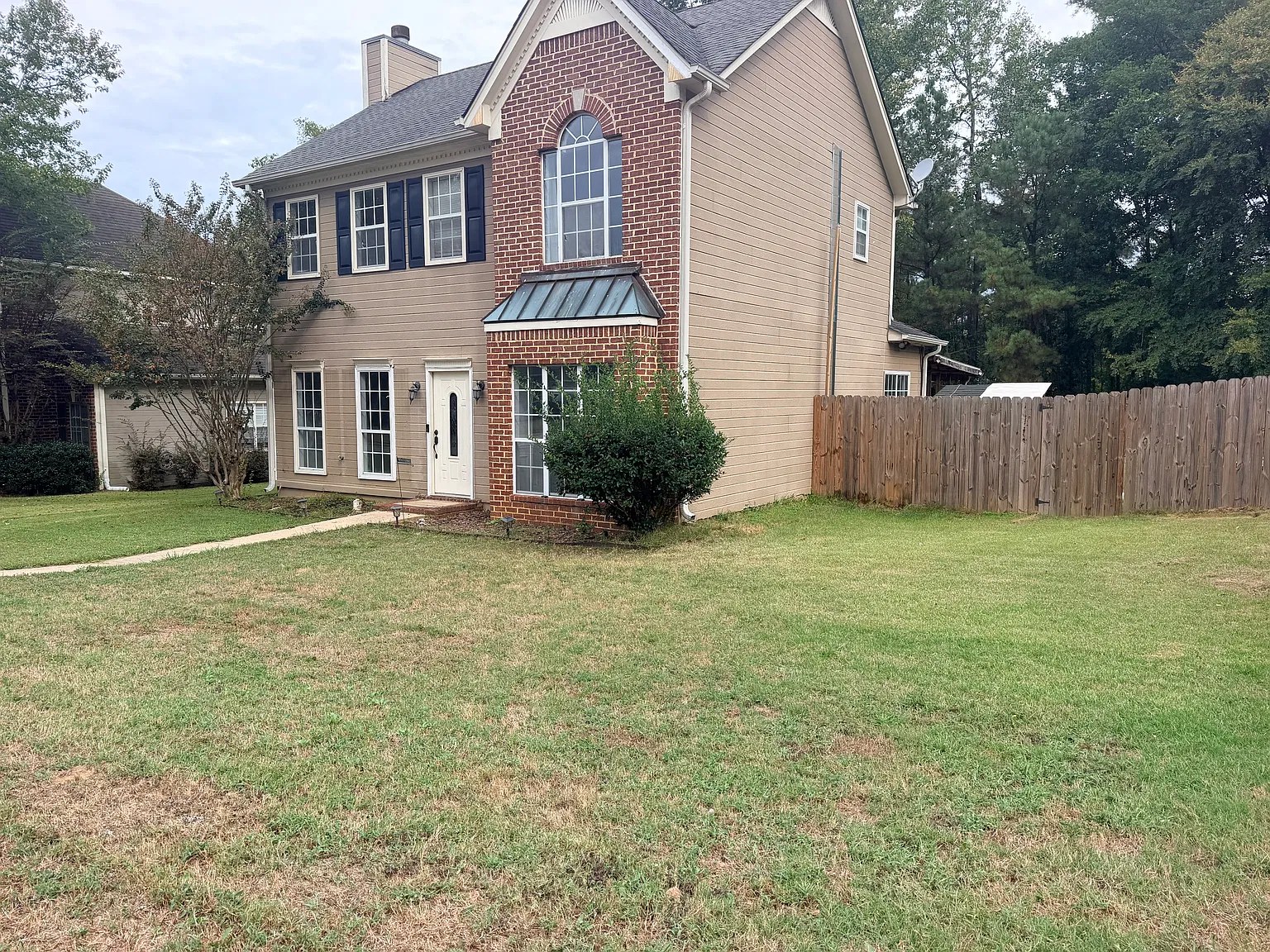 4 bed, 2.5 bath, 1953 sqft, $2,200 — Photo 2