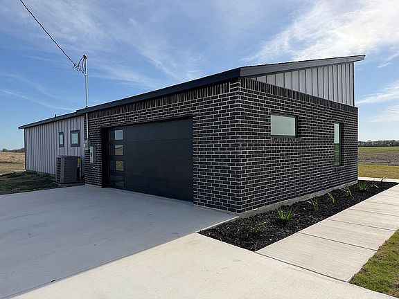 2nd image of 2091 Goodwyn Rd