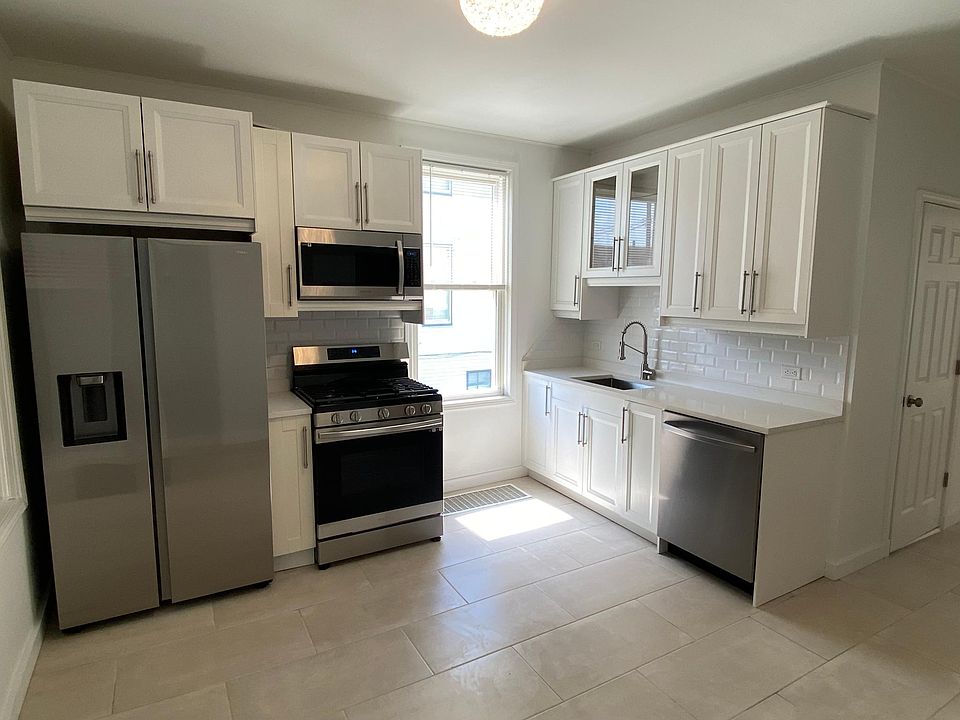 1st image of 3331 N Whipple St #1
