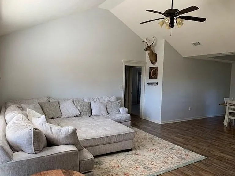4710 Custer Dr — Photo 2