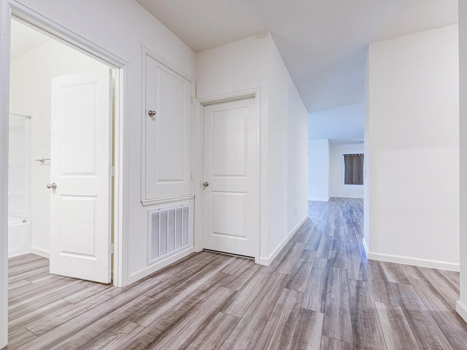 4 bed, 2.0 bath, 1715 sqft, $2,250 — Photo 3