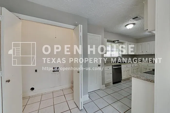 12706 Pantano Dr — Photo 31