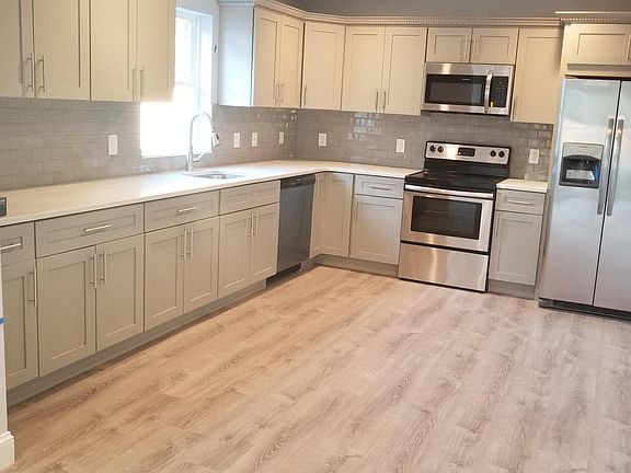 4th image of 80 Lexington Ave #3
