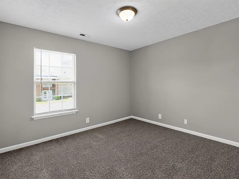 Shelbyville Place — Photo 9