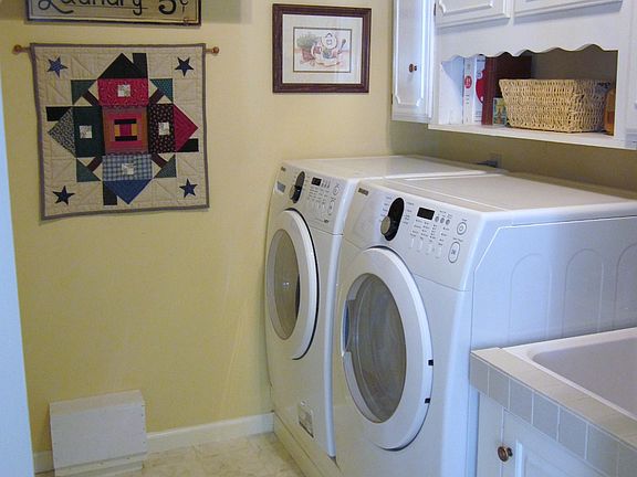 Laundry/pantry/ Utility sink