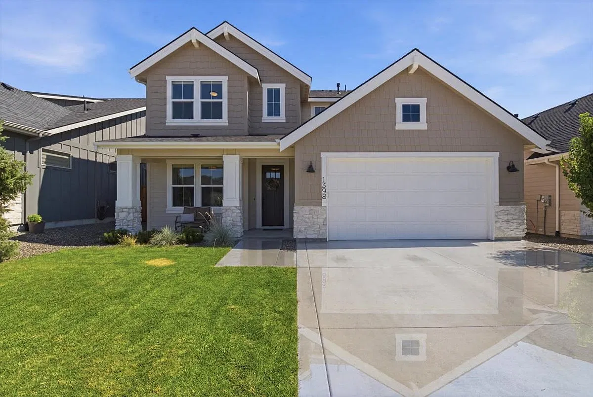 3 bed, 2.5 bath, 2713 sqft, $3,000 — Photo 1