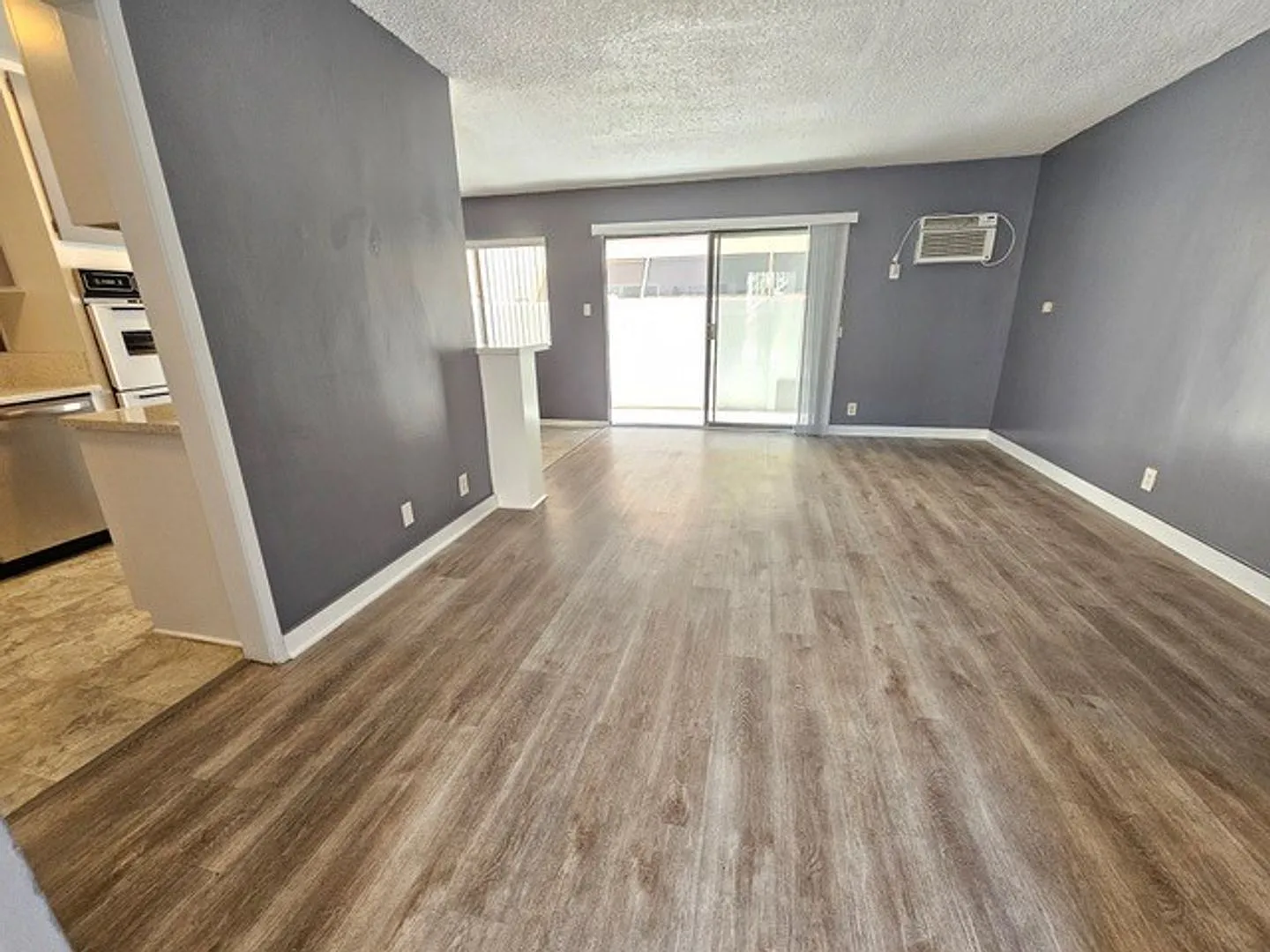 8601 BALBOA — Photo 4