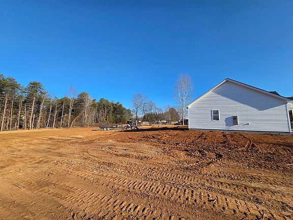 4th image of 100 Heritage Ln