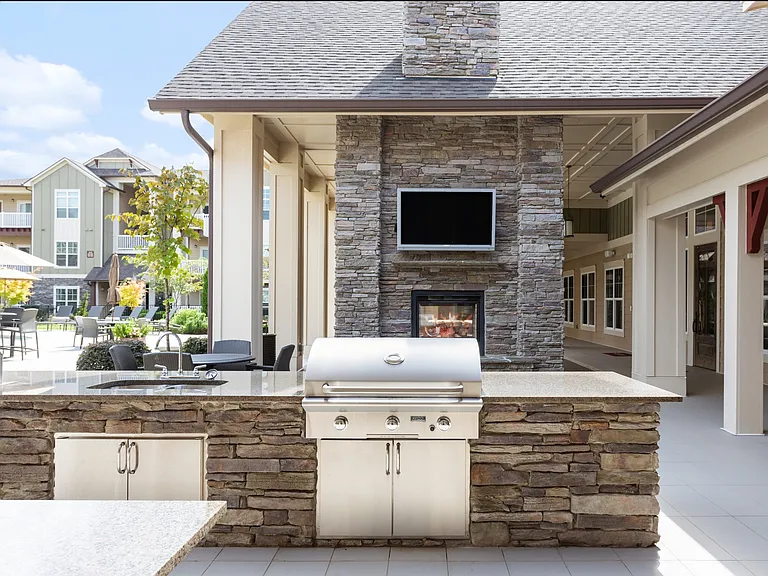 Outdoor Kitchen with Gas Grill
