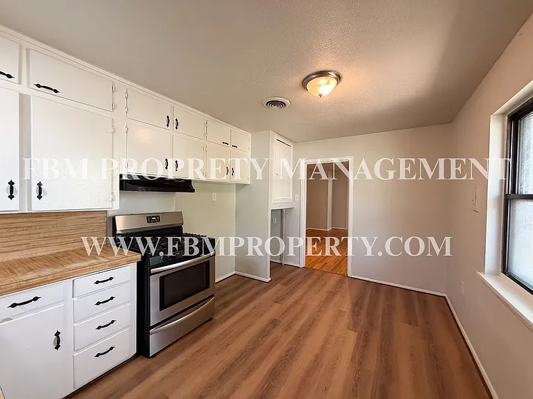 118 Brazos St — Photo 11
