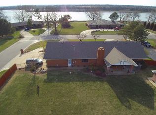 2906 N Lake Shore Dr, Augusta, KS 67010