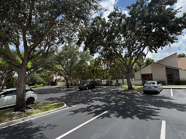 1031 NW 79th Ave — Photo 3