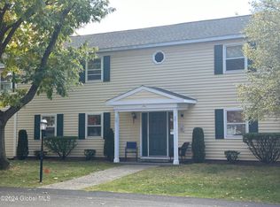 134 Cedarview Ln, Watervliet, NY 12189