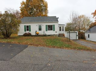 8 Parker St, Lewiston, ME 04240