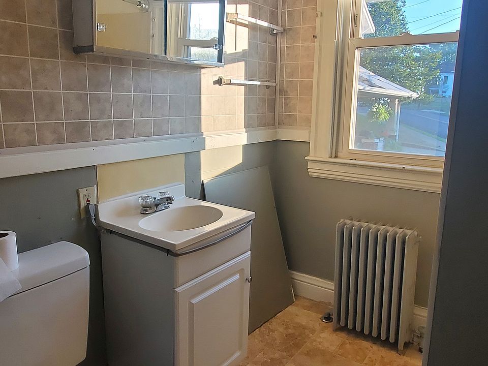 2nd image of 417 Locust Ave #A