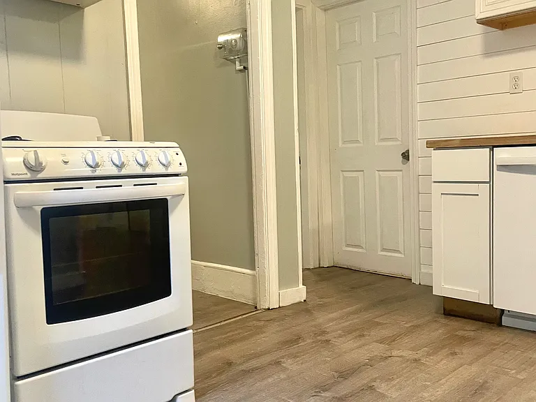 106 Webster St #2 — Photo 5