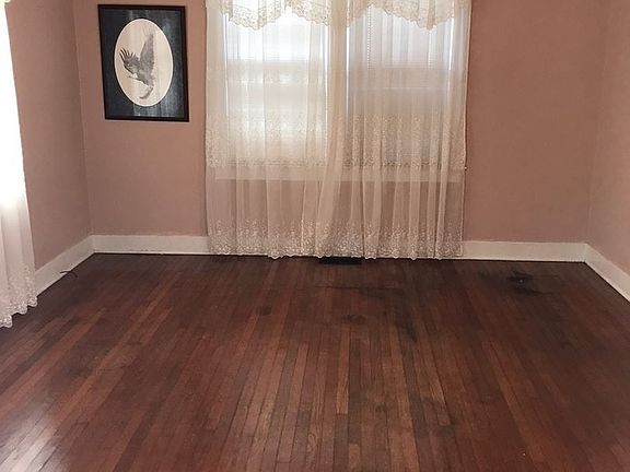 3rd image of 406 W Hale Ave