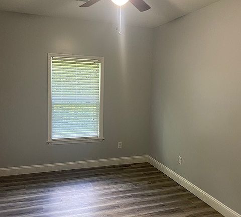 5th image of 431 Logston Ln #1