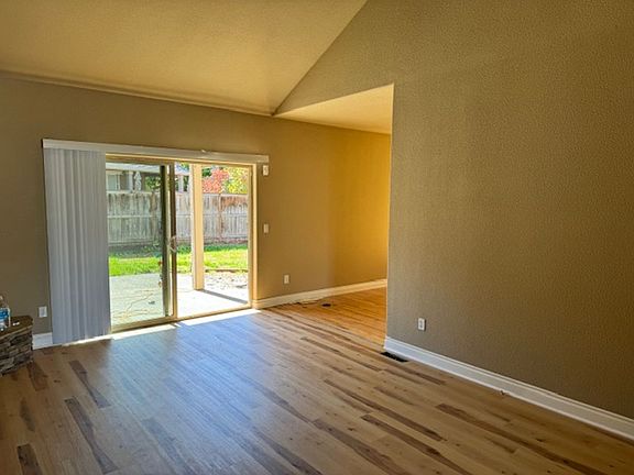 3rd image of 216 Bellerive Dr