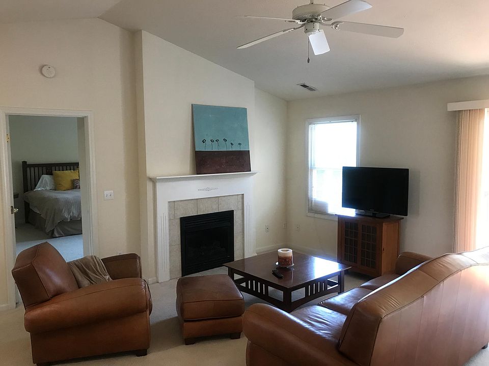 1st image of 906 W Trailcreek Dr