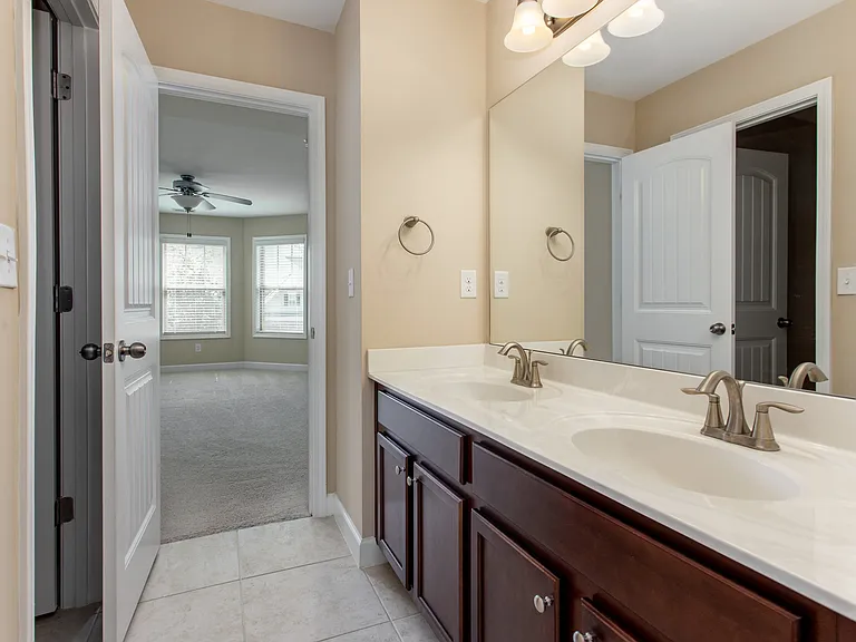 930 Hampton Oaks Dr — Photo 23